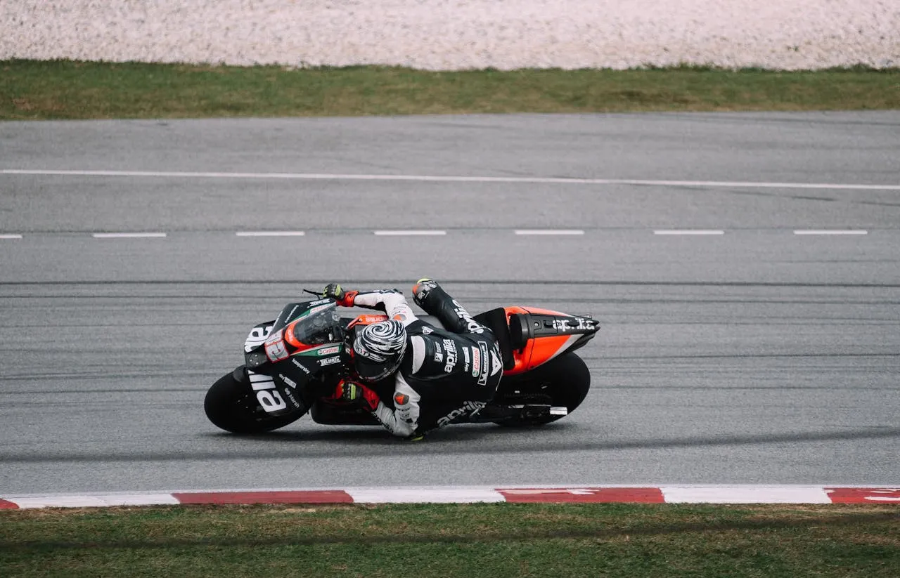 MotoGP 2026: Aprilia demontiert Ducati – Machtkampf auf fünf Ebenen