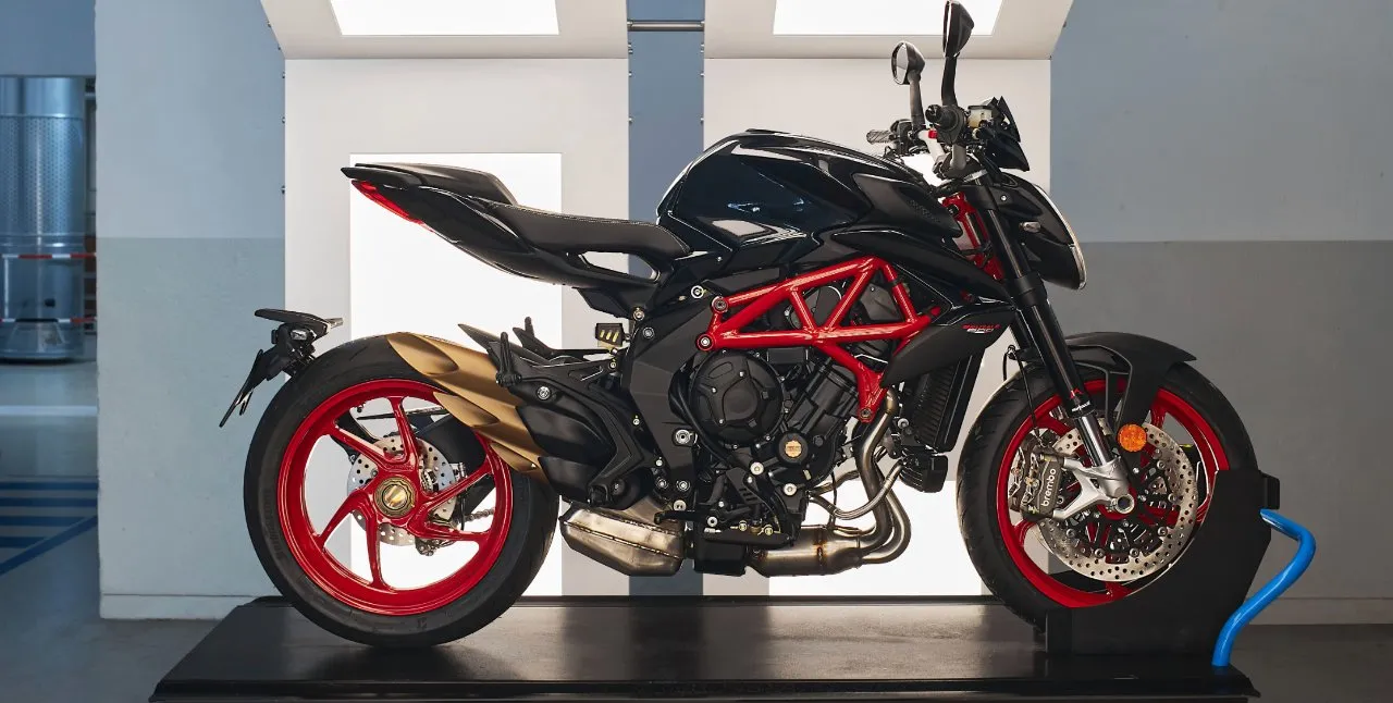 MV Agusta Brutale 800 Nero Carbonio 2026: Edles Kohlenschwarz mit feurigem Kontrast